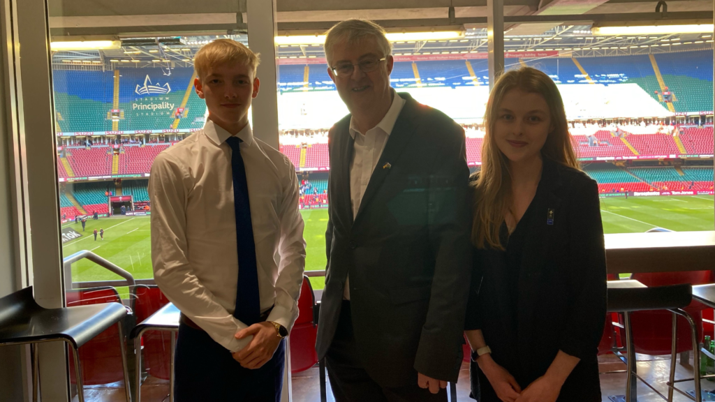Molly Fenton and another youth activist taking a photo with Mark Drakeford, former First Minister for Wales